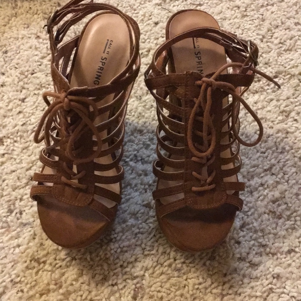 Size 6 brown suede heels